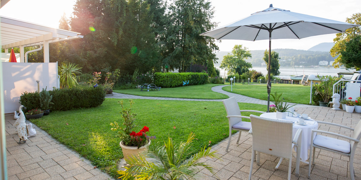 Seehotel Paulitsch, Blick zum Park - Foto © Helmut Bolesch